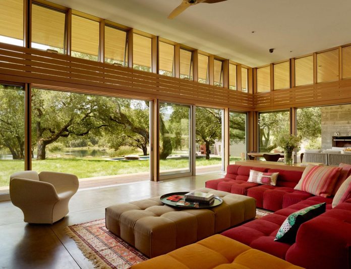 house-designed-outdoor-indoor-summer-living-meadow-dotted-site-magnificent-oaks-09