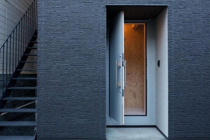 kyoto-residence-designed-enjoy-much-possible-sunlight-surroundings-big-windows-03