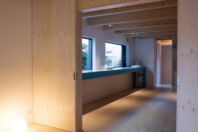 kyoto-residence-designed-enjoy-much-possible-sunlight-surroundings-big-windows-05