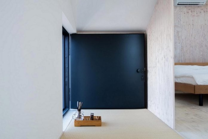 kyoto-residence-designed-enjoy-much-possible-sunlight-surroundings-big-windows-14