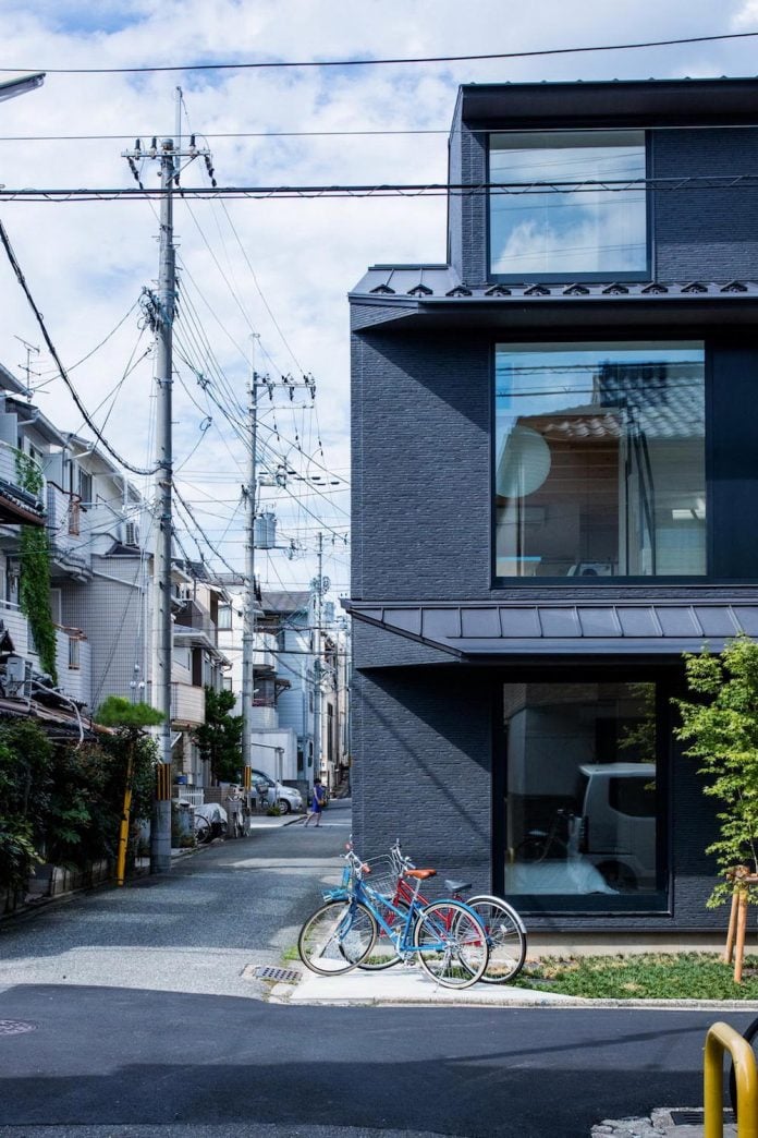 kyoto-residence-designed-enjoy-much-possible-sunlight-surroundings-big-windows-17