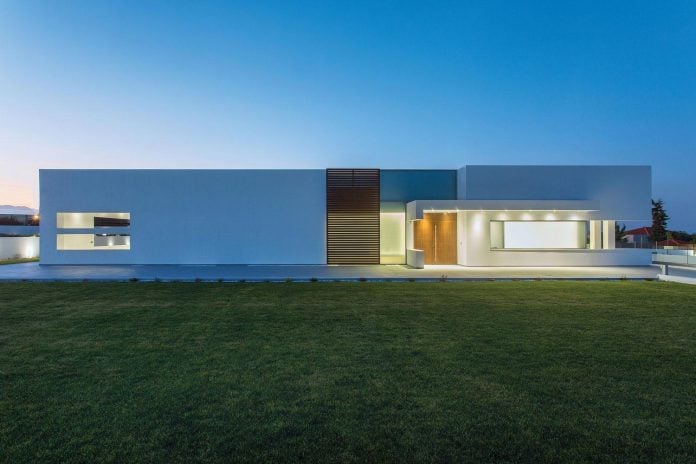 l-shaped-one-story-modern-home-crete-12