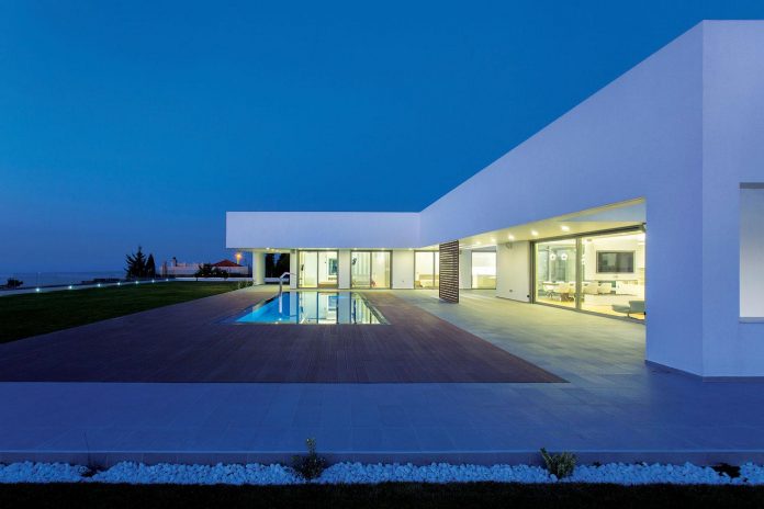 l-shaped-one-story-modern-home-crete-13