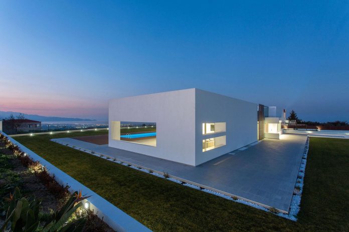 l-shaped-one-story-modern-home-crete-14