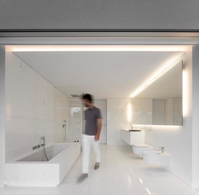 la-pinada-house-fran-silvestre-arquitectos-minimalist-contemporary-home-full-family-stories-covered-white-26