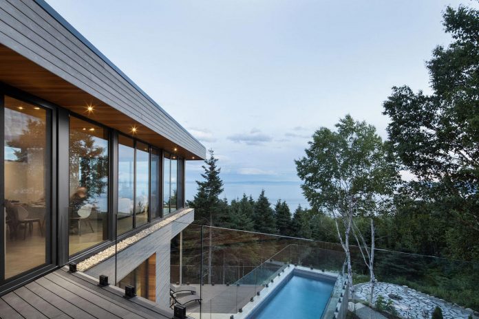 mountain-residence-cap-laigle-v-shape-long-facades-suspended-nature-03