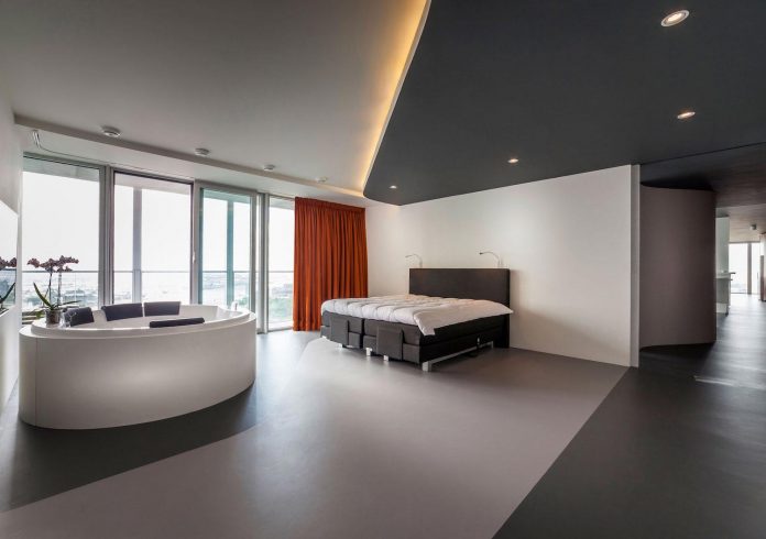 panoramic-view-rotterdam-cityscape-43rd-floor-huge-modern-apartment-12