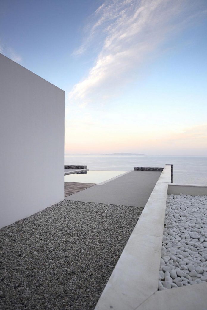 sea-view-villa-pera-melana-greece-use-various-materials-alteration-design-11