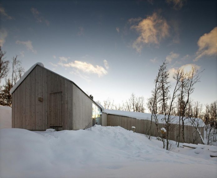 simplicity-restraint-year-lodge-situated-near-cross-country-ski-tracks-winter-hiking-tracks-summer-15