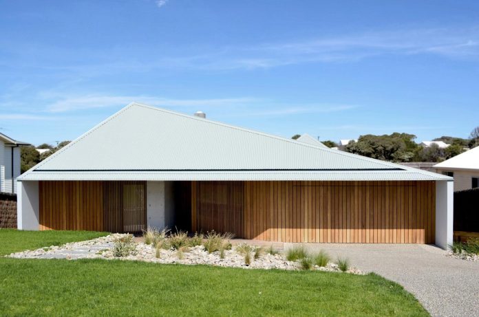 sorrento-house-1-latest-coastal-project-vibe-design-group-australian-beach-house-reborn-01