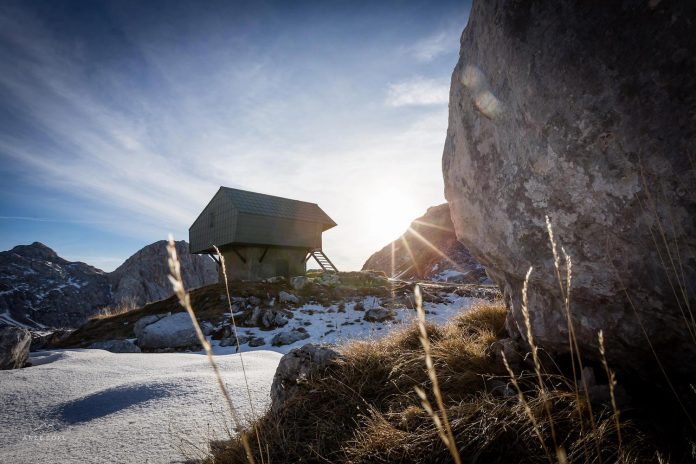 alpine-shelter-bivak-na-prehodavcih-located-triglav-national-park-01
