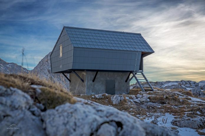 alpine-shelter-bivak-na-prehodavcih-located-triglav-national-park-02