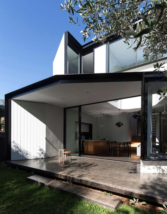 articulated-two-storey-volume-sensitively-stitched-rear-fabric-federation-masonry-04