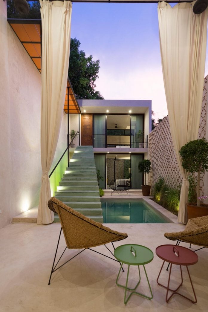 casa-del-limonero-house-two-floors-divided-two-central-courtyard-14