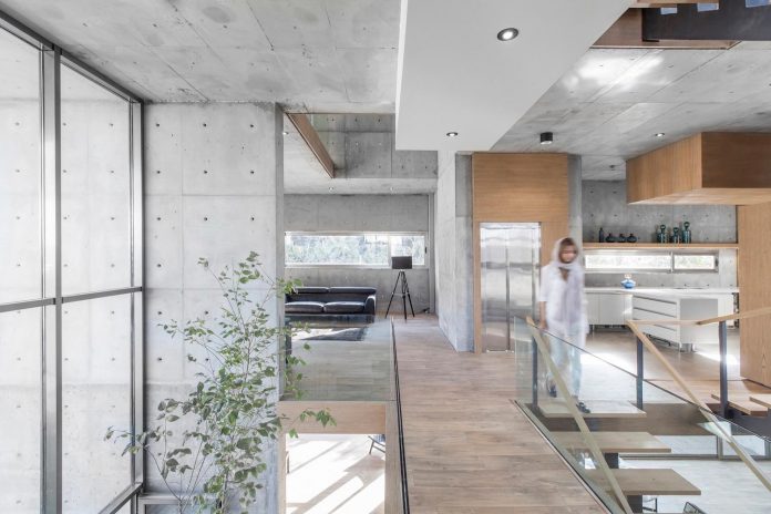 concrete-modern-home-sunken-courtyard-remain-protected-unseen-10
