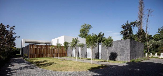 contemporary-open-light-filled-simple-minimalist-space-f-house-03