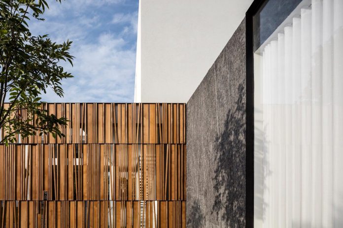 contemporary-open-light-filled-simple-minimalist-space-f-house-05