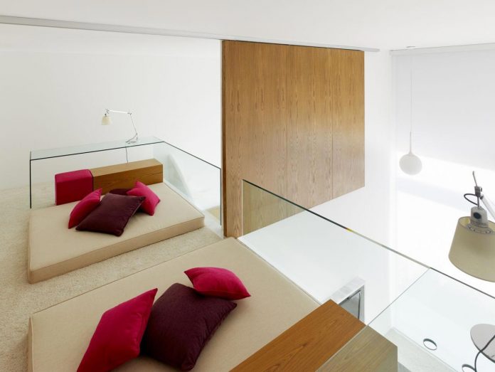 contemporary-white-la-palma-residence-uses-sunlight-generate-sensations-12