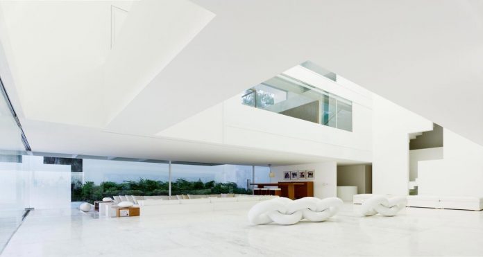 contemporary-white-la-palma-residence-uses-sunlight-generate-sensations-15
