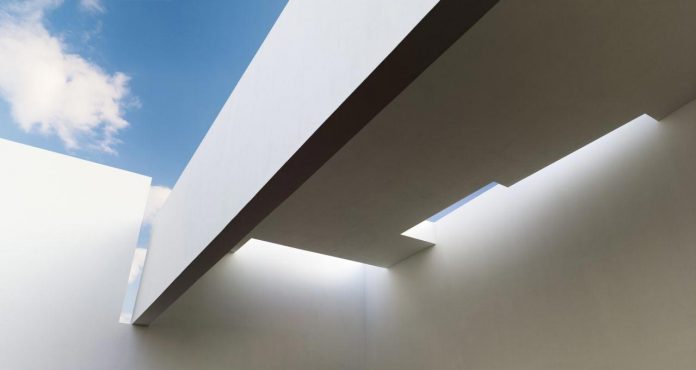 contemporary-white-la-palma-residence-uses-sunlight-generate-sensations-17