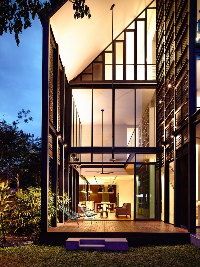 faber-terrace-residence-slatted-timber-screen-covers-entire-side-elevation-preserve-privacy-29
