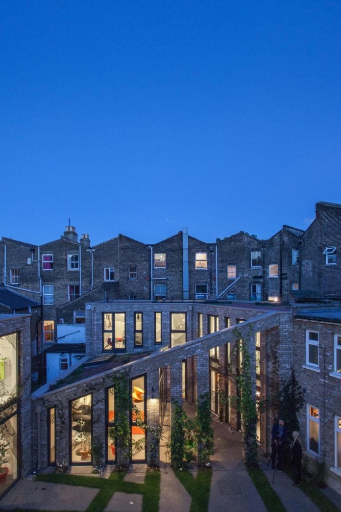 forest-mews-3-houses-arranged-around-multi-functional-shared-outdoor-courtyard-urban-brownfield-site-23