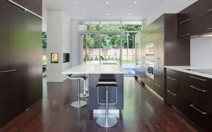 fraser-residence-minimal-palette-dark-oak-floors-cabinetry-contrast-white-surfaces-05