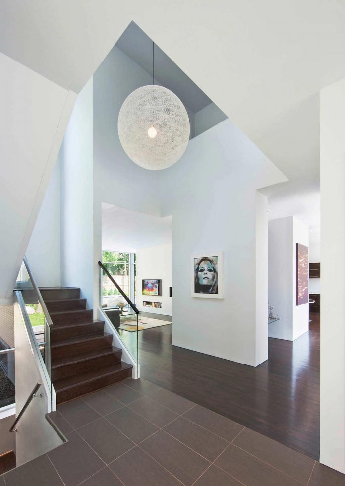 fraser-residence-minimal-palette-dark-oak-floors-cabinetry-contrast-white-surfaces-07