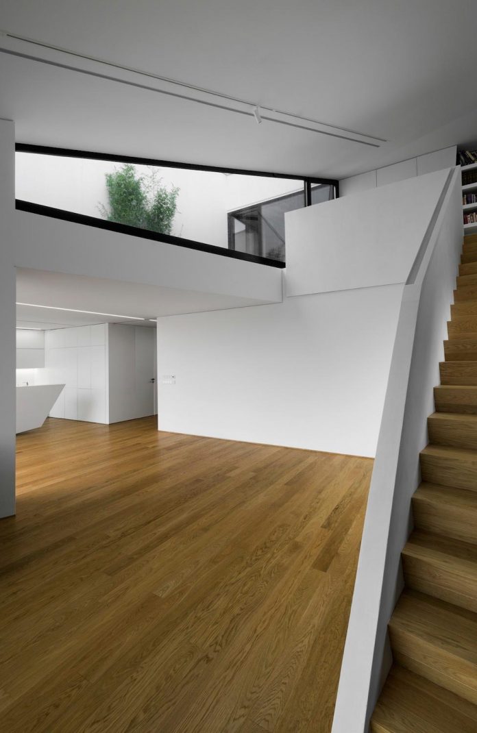 minimalist-home-design-located-south-sloping-plot-residential-part-prague-15