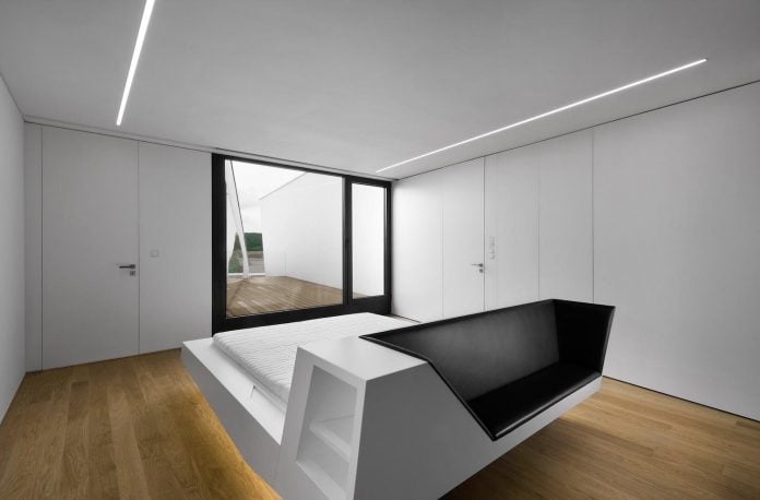 minimalist-home-design-located-south-sloping-plot-residential-part-prague-17