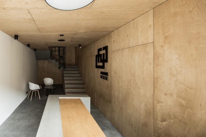 office-designed-idea-simplicity-beauty-uses-wood-concrete-bit-metal-02