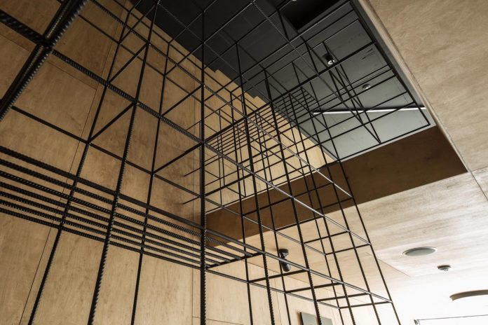 office-designed-idea-simplicity-beauty-uses-wood-concrete-bit-metal-08