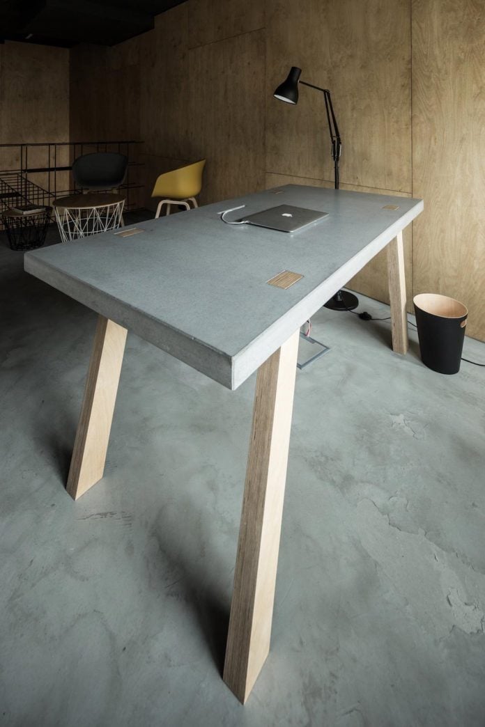 office-designed-idea-simplicity-beauty-uses-wood-concrete-bit-metal-13