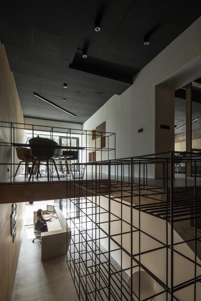 office-designed-idea-simplicity-beauty-uses-wood-concrete-bit-metal-14