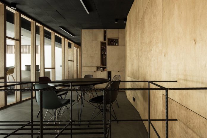 office-designed-idea-simplicity-beauty-uses-wood-concrete-bit-metal-16
