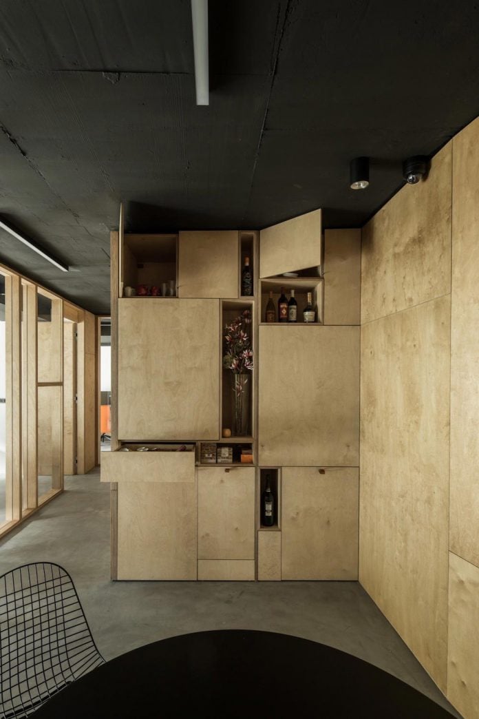office-designed-idea-simplicity-beauty-uses-wood-concrete-bit-metal-20