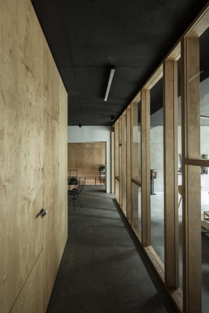 office-designed-idea-simplicity-beauty-uses-wood-concrete-bit-metal-27