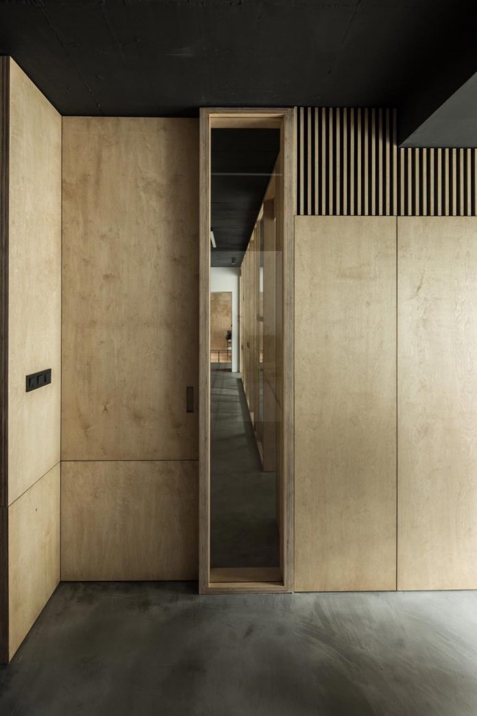 office-designed-idea-simplicity-beauty-uses-wood-concrete-bit-metal-29