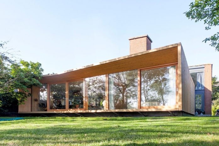 old-bungalow-gets-modern-renovation-maximizing-use-light-sun-restful-views-01