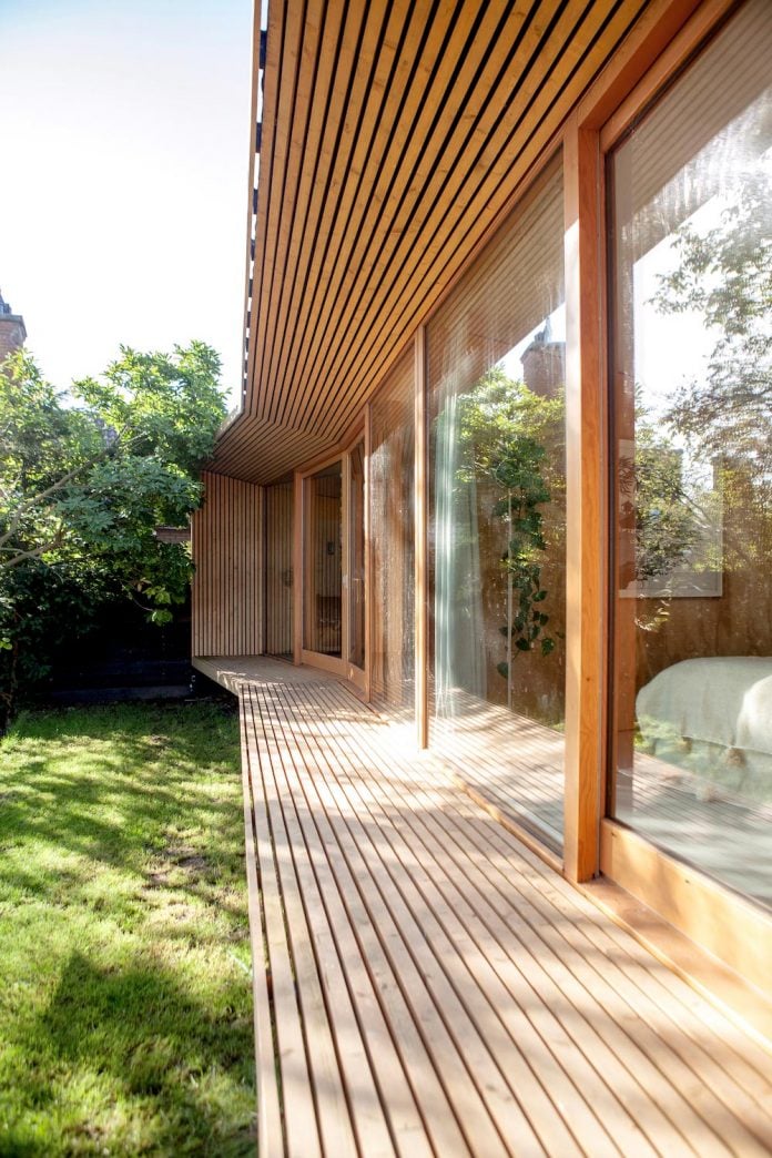 old-bungalow-gets-modern-renovation-maximizing-use-light-sun-restful-views-02