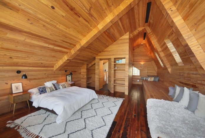 reminiscent-old-farmhouse-simple-shape-open-space-plan-new-york-loft-11