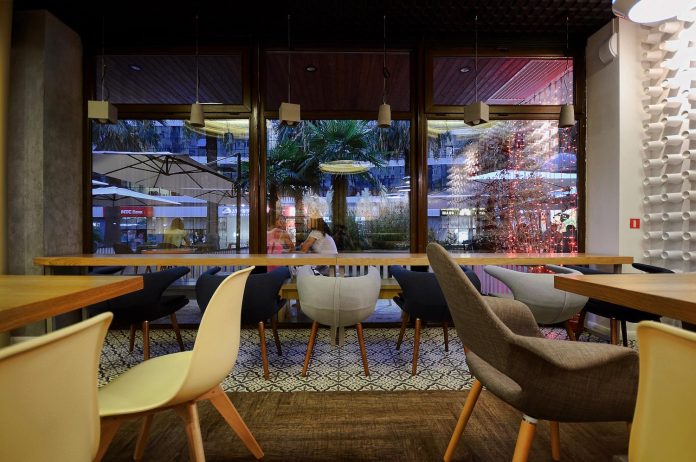 retro-futuristic-interior-redcup-coffeeshop-opened-sochi-02