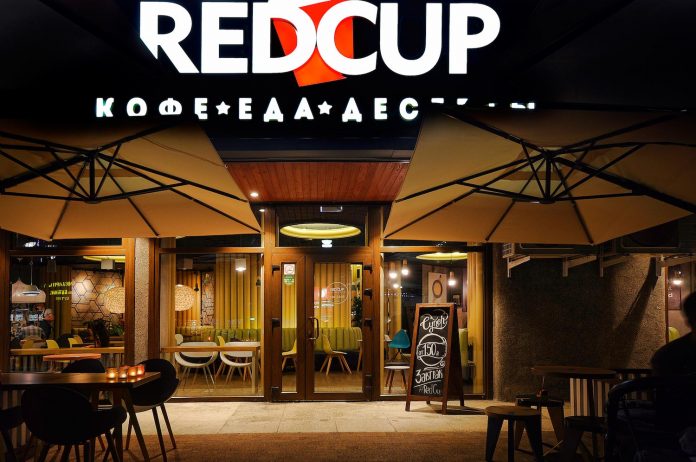retro-futuristic-interior-redcup-coffeeshop-opened-sochi-11