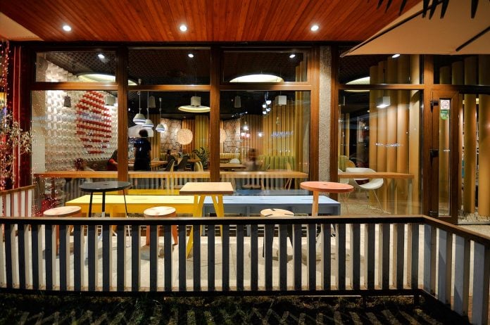 retro-futuristic-interior-redcup-coffeeshop-opened-sochi-25