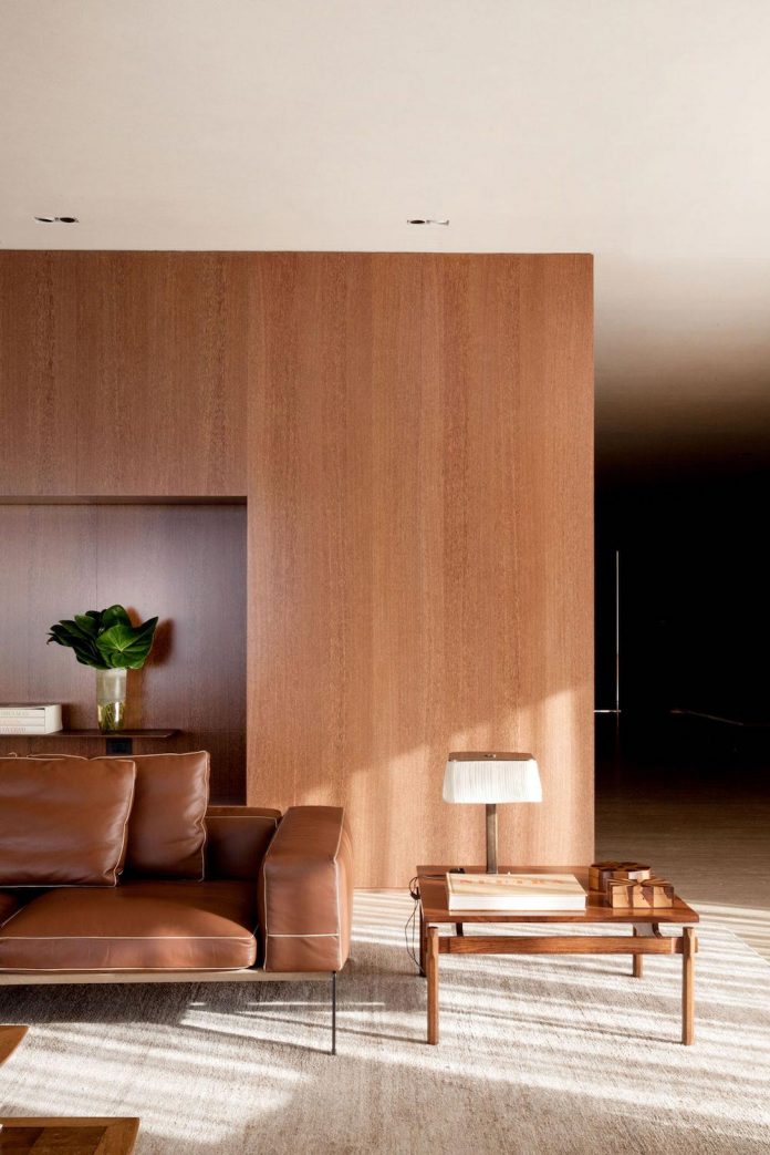 sao-paulo-penthouse-design-order-create-cozy-solemn-atmosphere-02