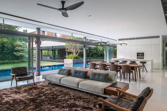 secret-garden-house-luxurious-tropical-contemporary-family-home-singapore-19