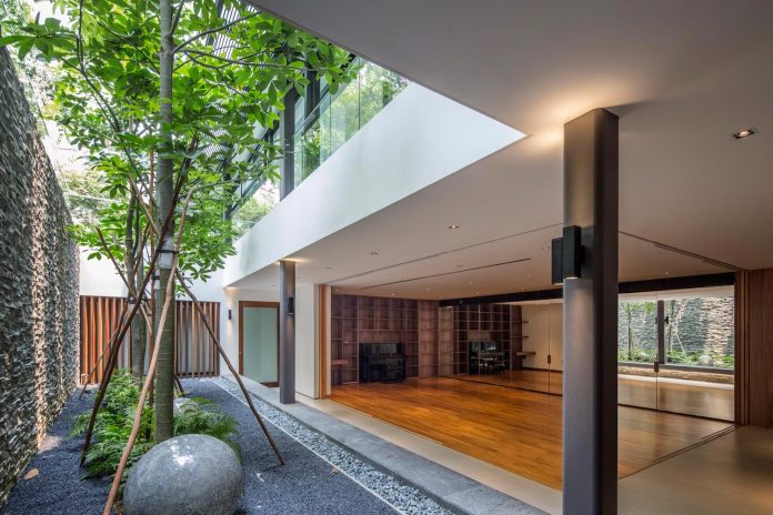 secret-garden-house-luxurious-tropical-contemporary-family-home-singapore-25