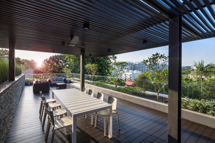 secret-garden-house-luxurious-tropical-contemporary-family-home-singapore-32