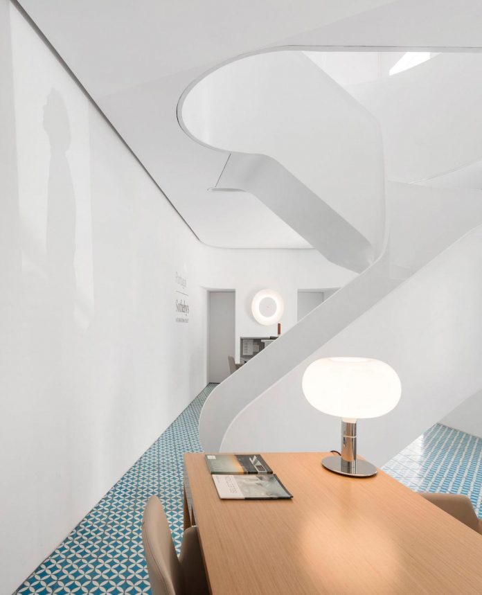 sothebys-real-estate-headquarters-carvoeiro-algarve-characterized-local-traditional-construction-technics-well-materials-03