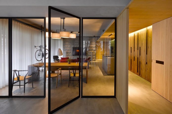 steel-structures-l-shape-sliding-glass-doors-modern-features-define-taipei-city-apartment-16